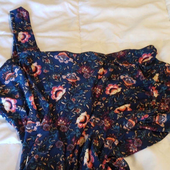 Lavish Blouse - Picture 3 of 3